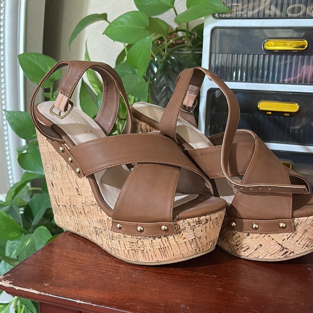 Shoe Dazzle Brown Wedge Sandals with Cork Base